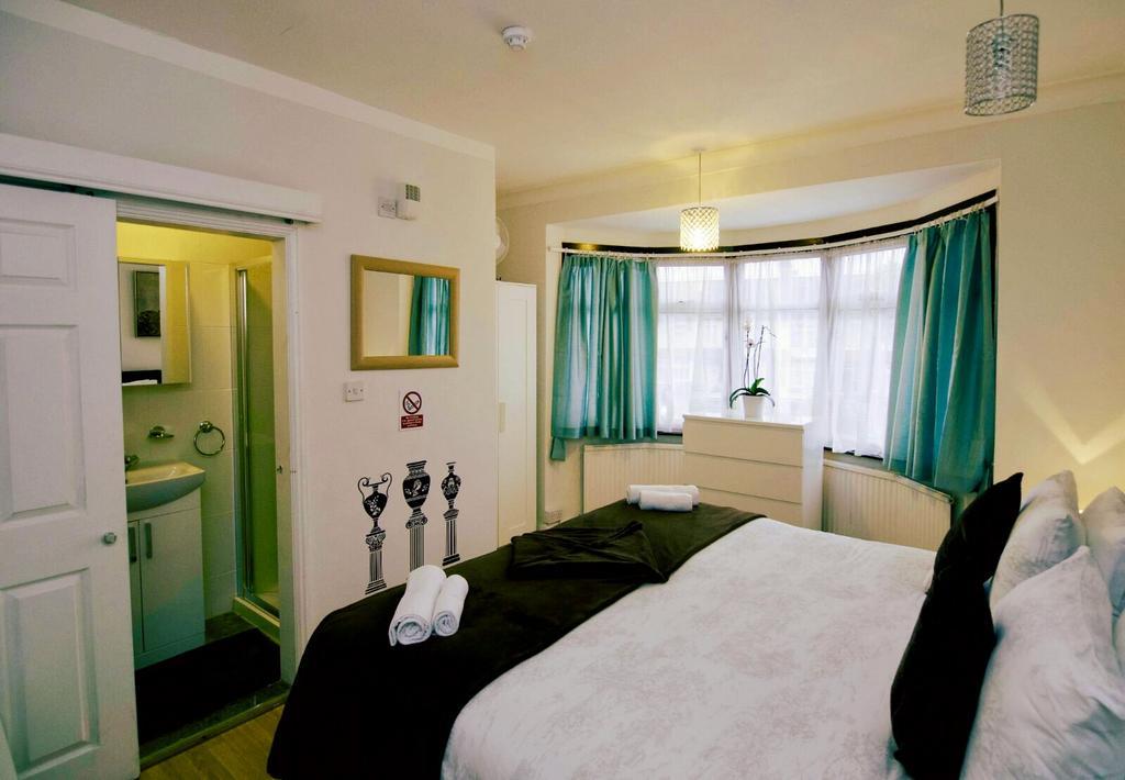 Gable Lodge London B&B Энфилд Экстерьер фото