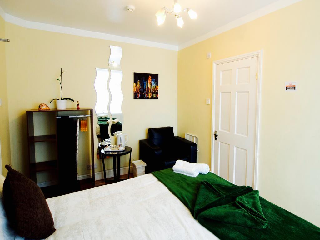 Gable Lodge London B&B Энфилд Экстерьер фото