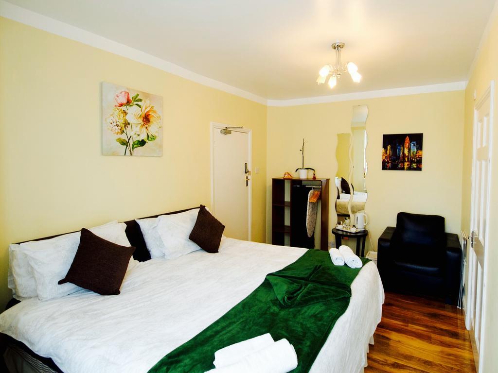 Gable Lodge London B&B Энфилд Экстерьер фото