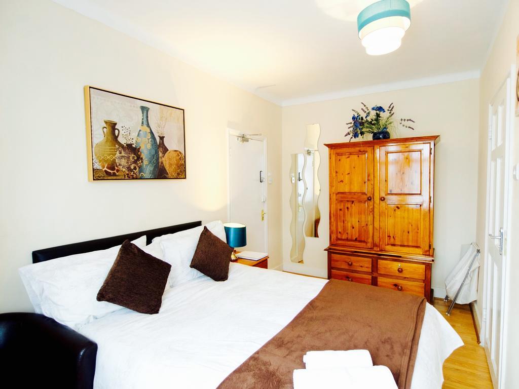 Gable Lodge London B&B Энфилд Экстерьер фото