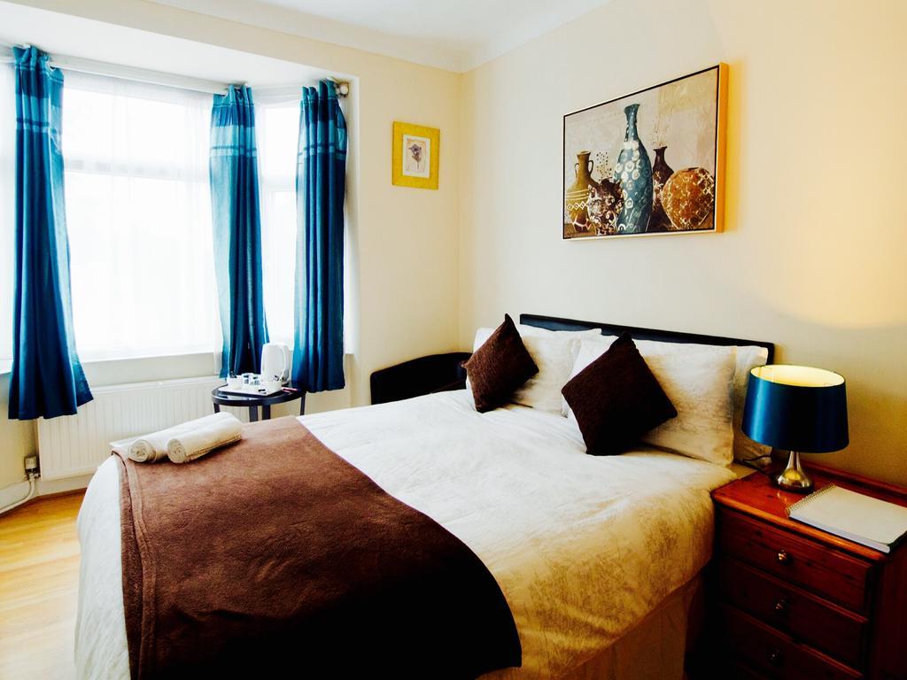 Gable Lodge London B&B Энфилд Экстерьер фото