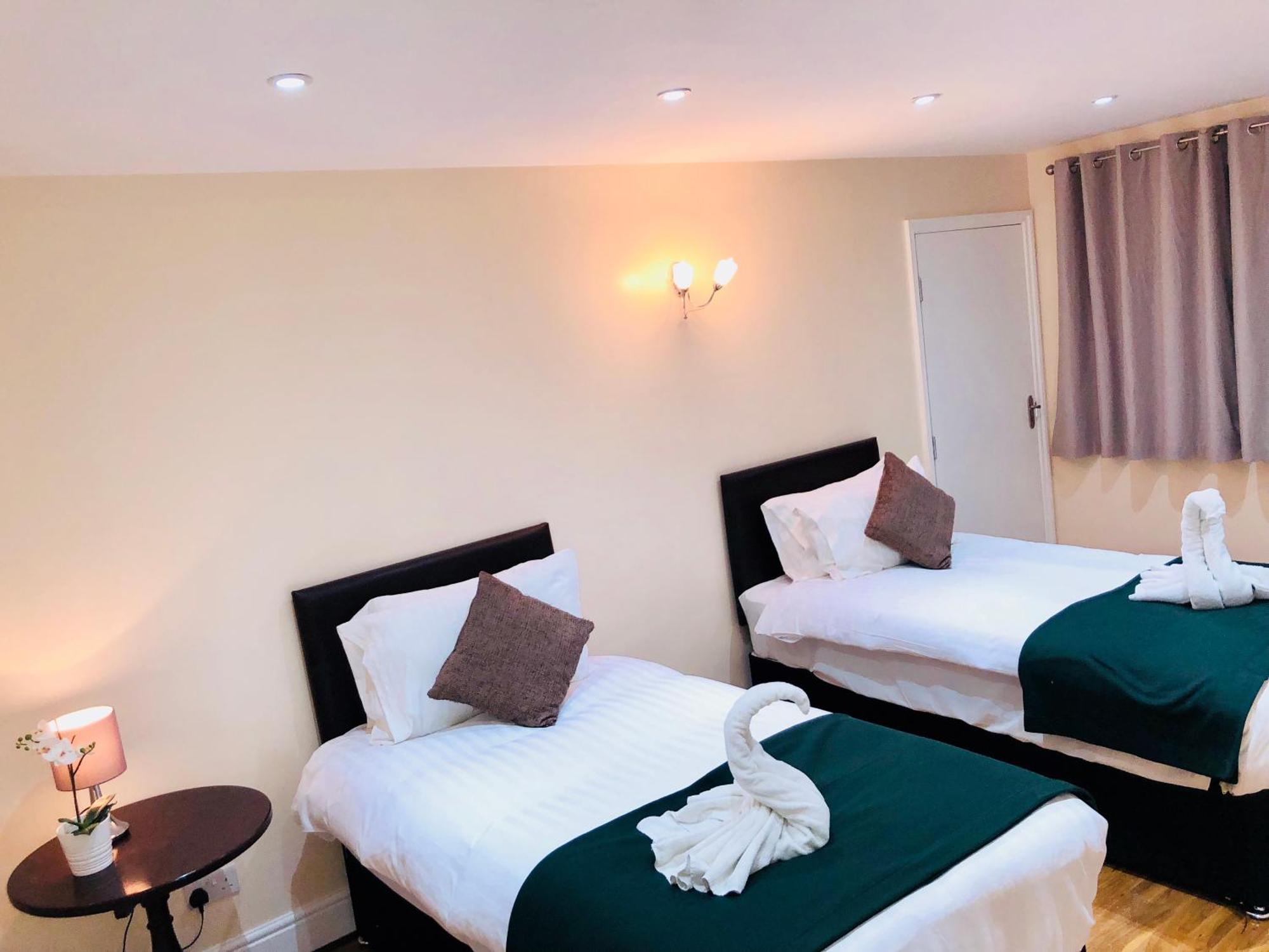 Gable Lodge London B&B Энфилд Экстерьер фото