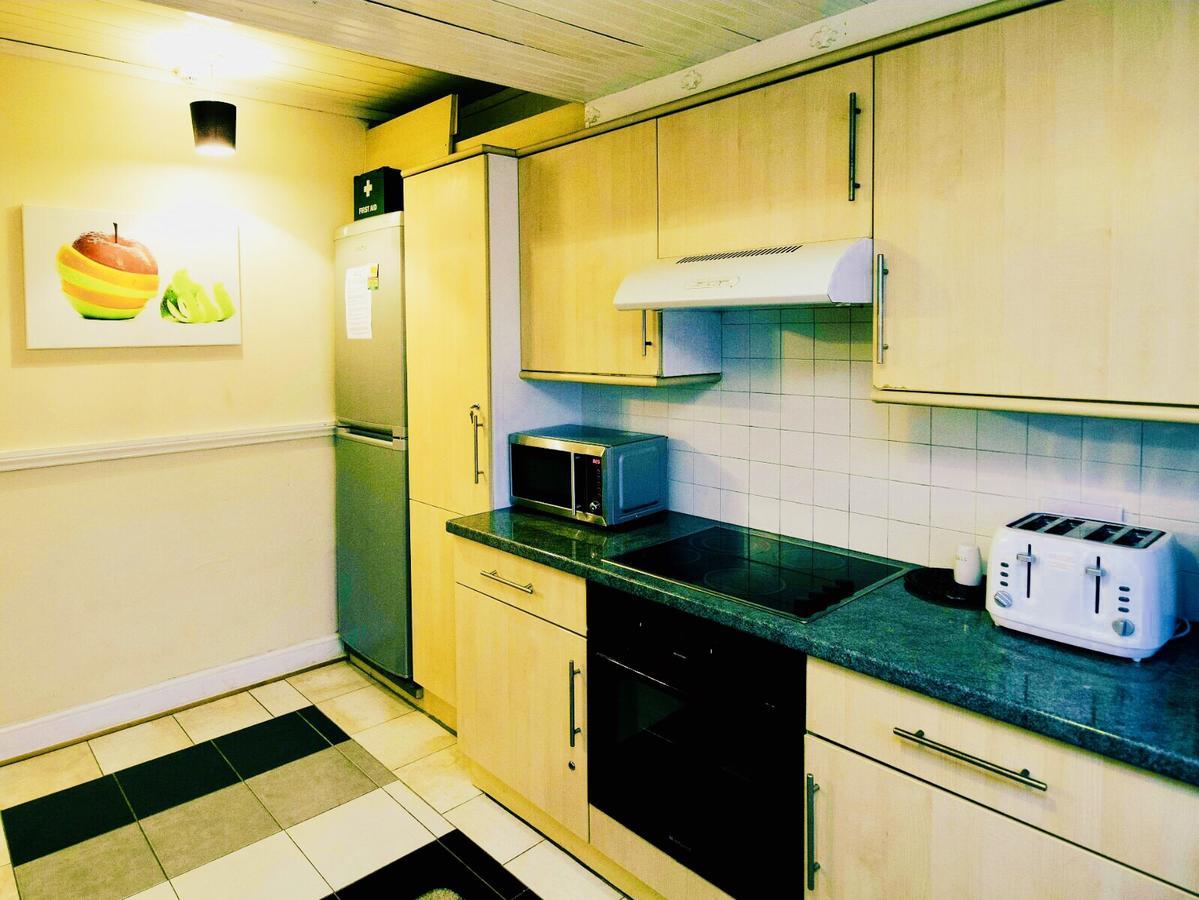 Gable Lodge London B&B Энфилд Экстерьер фото