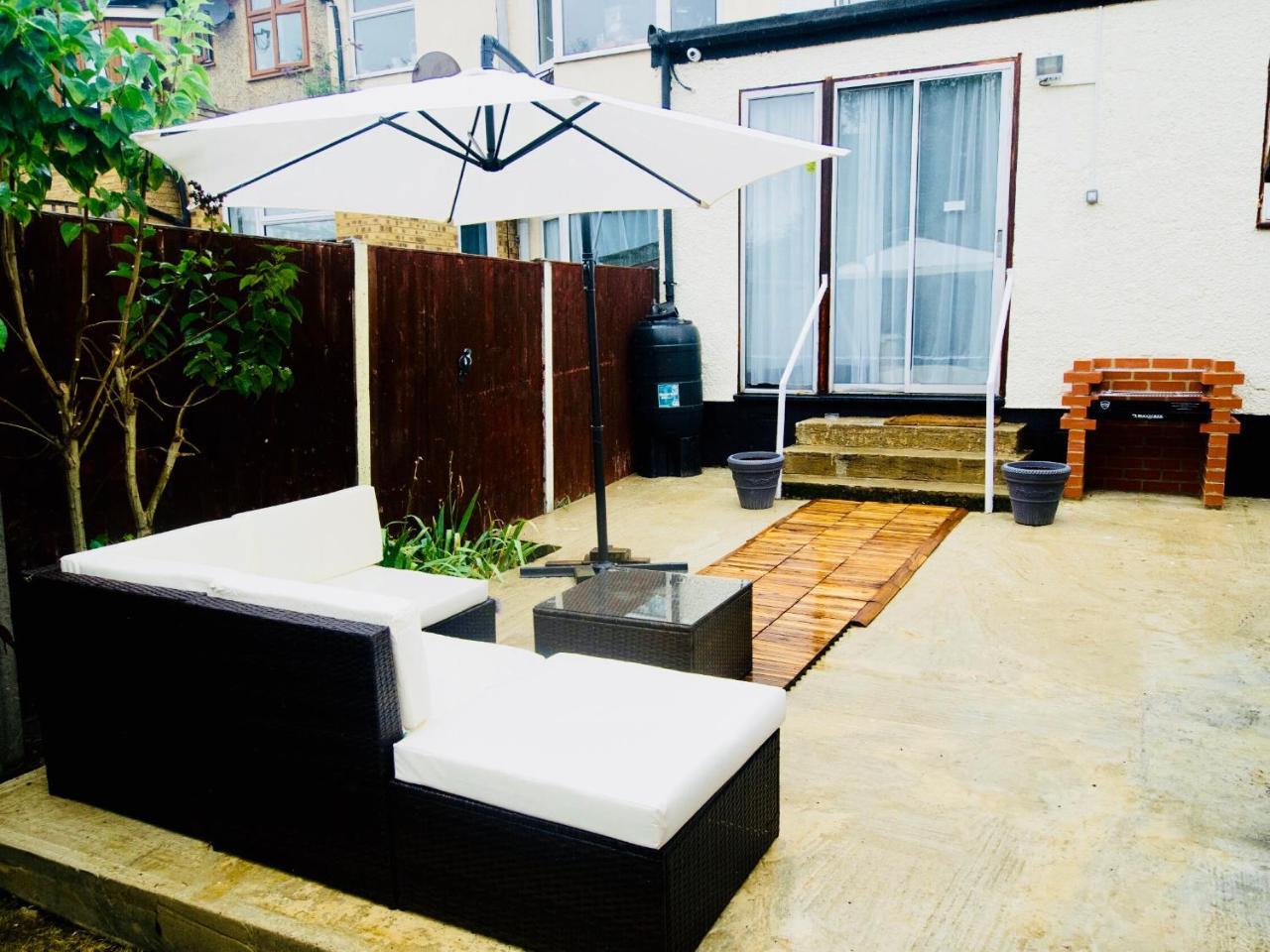 Gable Lodge London B&B Энфилд Экстерьер фото